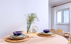 Cozy Bright Space With Landscape And Air Conditioner